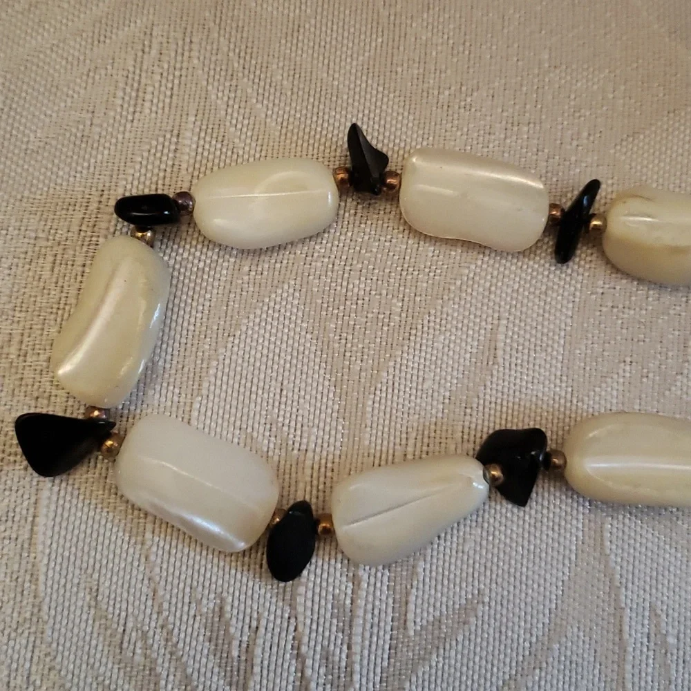 Vintage black, white, gold, bead necklace - Picture 2 of 5